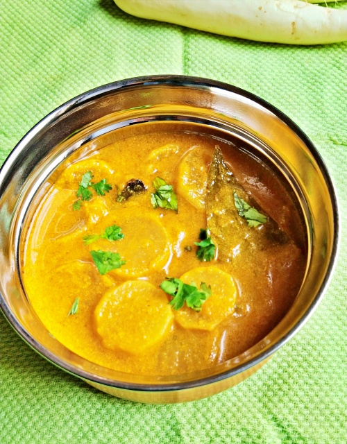 Mullangi Kuzhambu | Chettinad Mullangi Masala Kulambu | Radish Kara Kuzhambu